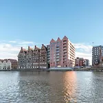 Waterlane Island - Riverview Pool, & Gym By Downtown 4* Gdańsk