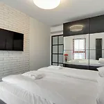 Waterlane Island - Riverview Pool, & Gym By Downtown Appart hôtel 4*