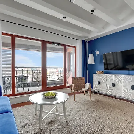 Waterlane Island - Riverview Pool, & Gym By Downtown Aparthotel 4*