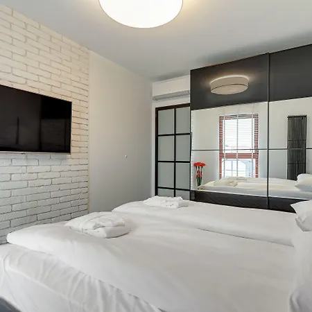 Waterlane Island - Riverview Pool, & Gym By Downtown Aparthotel 4*